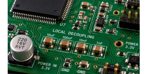 1µF und 4.7µF MLCCs für lokale Stromfilterung und Signalentkopplung