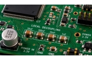 1µF und 4.7µF MLCCs für lokale Stromfilterung und Signalentkopplung
